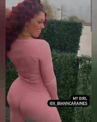 She pokin 🍑
