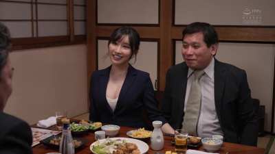 Boos helps her employee relax at business lunch [PPPE-080]