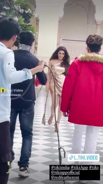 look at her ass in the end (hiba nawab)