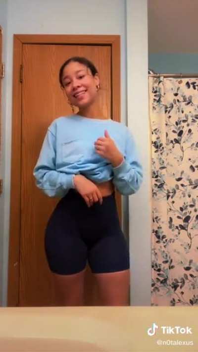 n0talexus got a dumptruck on her 🍑