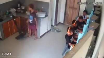 Fighting a electric fan