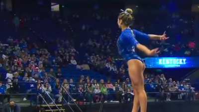 Kentucky&rsquo;s Isabella Magnelli 💙🤍🐱🤸&zwj;♀️
