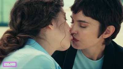 Ver&oacute;nica Echegui (41) &amp;amp; Silma L&oacute;pez (33) - "Yo no soy esa" (2024) - *AI ENHANCED*