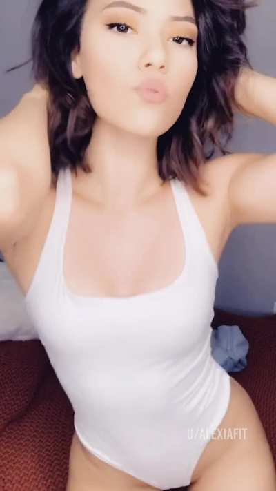 Wanna see more? Subscribe to my OnlyFans @alexialeighanne