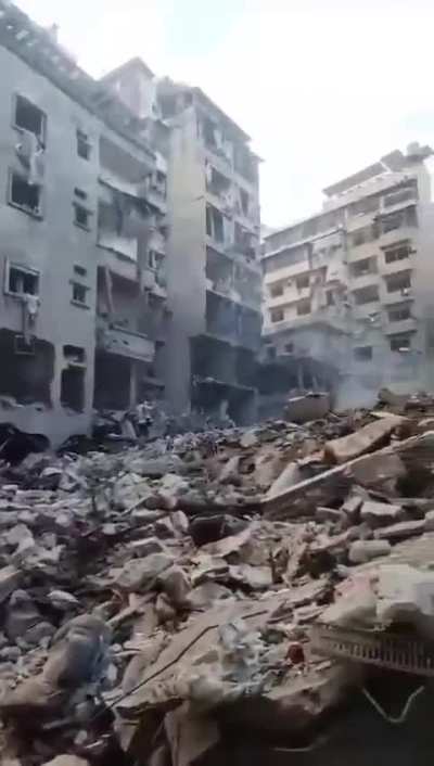 Footage from yesterday nights Israeli bombings on central beirut.