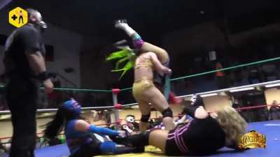 Princesa Sugehit and Mystique get their legs stretched