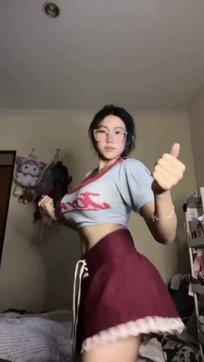 Ejahazel dancing in orange 2