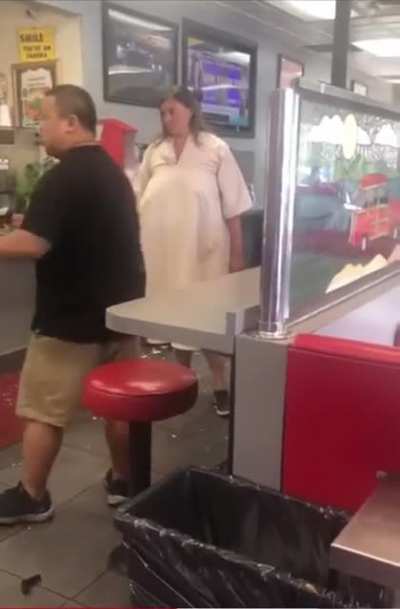 Crazy possessed lady almost stabs restaurant employee&hellip; 😳😳😳