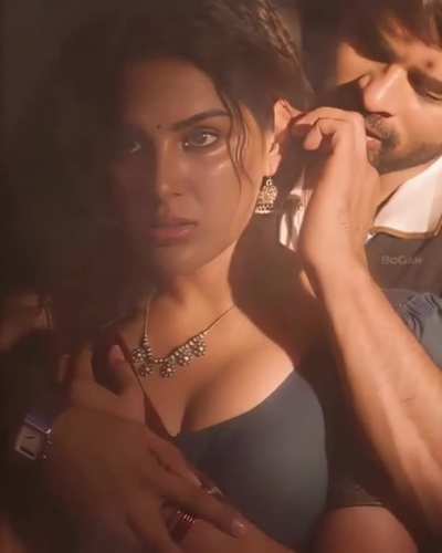 Samyukta Hot Cleavage 🔥🔥