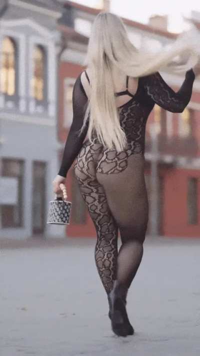 pose in a freezing weather