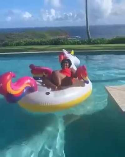 Lizzo drinking beers in the pool