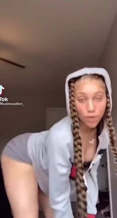 😈