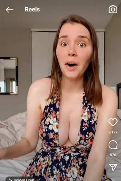 It doesn't get any more PICK ME than this. Cringey af.