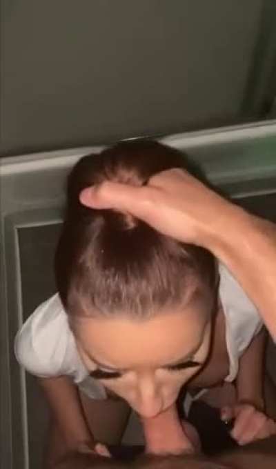 Deep blowjob in the bathroom