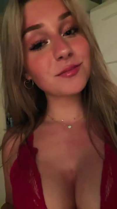 this slut&rsquo;s perfect tits and face drive me crazy