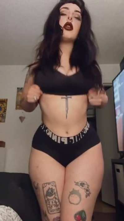 🖤 Onlyfans link and social media links below 🖤