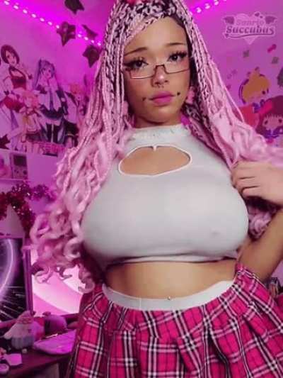 Anyone into chubby girls? &amp;gt;.&amp;lt;