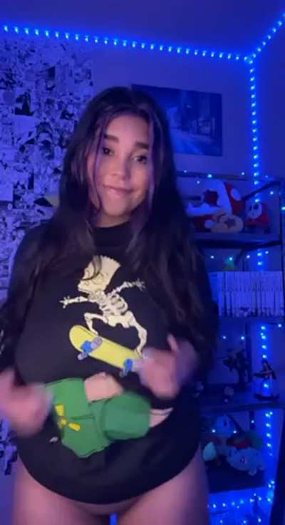 Raise your cock if I can be your big tiddy Latina goth gf