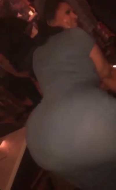 DK 🍑🍆 man that&rsquo;s a whole car boot back there 👀😭😫🍑