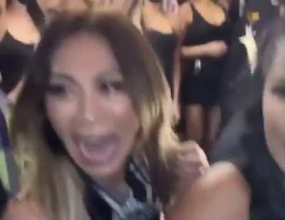 🥳