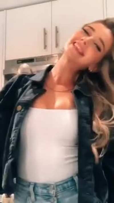 Anyone know her tiktok @ ?