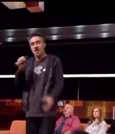 &Uuml;stad Sagopa kendine canlı back vocal yapıyor