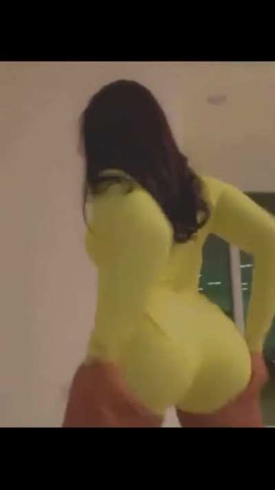 The fattest booty 🍑🍑🍑😩😩<wbr>😩😩😩