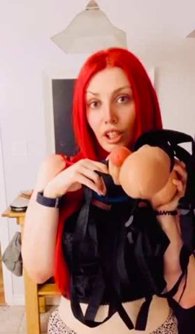 The type of dick you&rsquo;re used to vs what you&rsquo;re getting tonight. Punishment or reward? What would you say ? 😈 (click redgifs for volume)