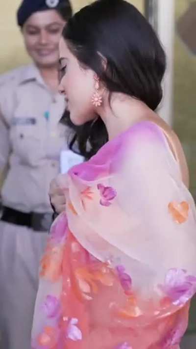 Urfi In Saree Hot Cleavage
