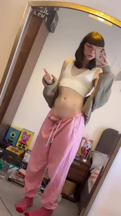 BEHOLD: girl dick 😌🙏🏻