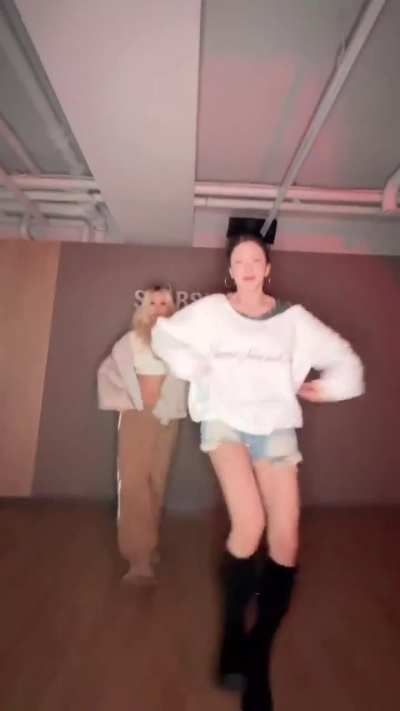 260411 DAYOUNG_OFFICIAL TikTok Update - Sumin ft. WJSN Dayoung (What's a girl to do Challenge)