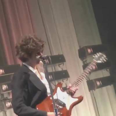 Cool shot of OPP and "new hairstyle" :) (credit ukiin27)