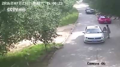WCGW getting outta the car in a tiger park.
