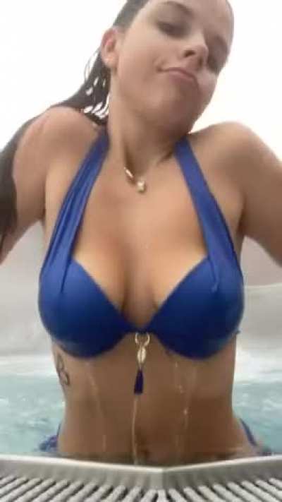 I got very horny in the pool I could not resist showing you my 18 year old body