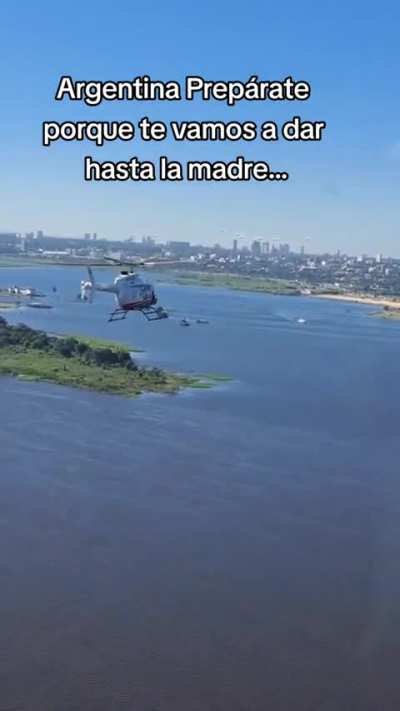 ¿Alguien sabe que les anda pasando a los Paraguayos? Ya me cruce videos de este estilo en varias redes y no entiendo nada
