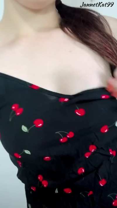 &ldquo;Nip slip&rdquo; in my comfy sundress