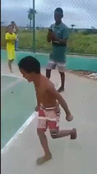Enano cabron con sida se pelea con enano cabron con sida con cancion de linkin park de fondo