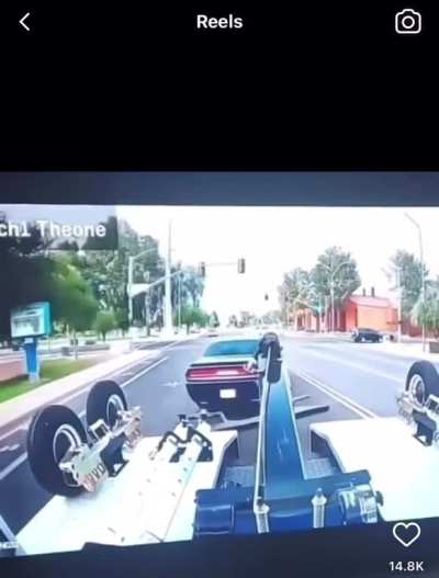 Guy jacks his own car from repo