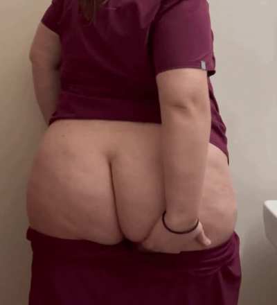 Thought I would share the jiggle that&rsquo;s under these scrubs. 😏