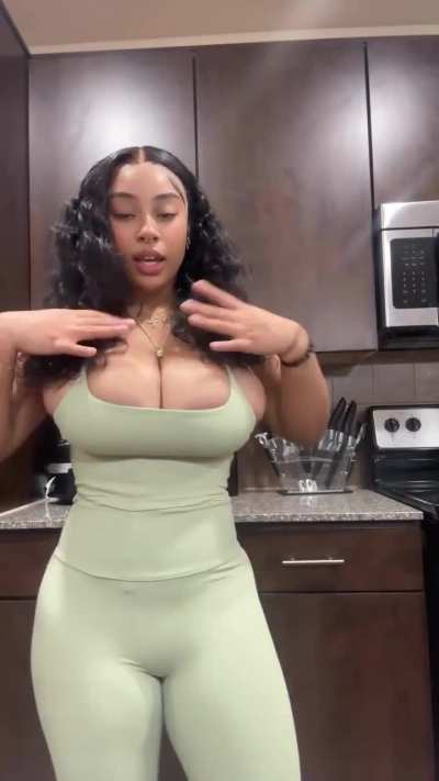 Jasmyn Aaliyah (@jasmynnaaliyah)