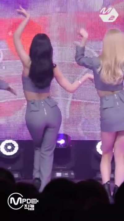 HIRAI MOMO