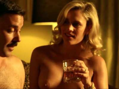 Lisi Linder shows her stunning Spanish Plots in Mar de pl&aacute;stico(S02 E05)
