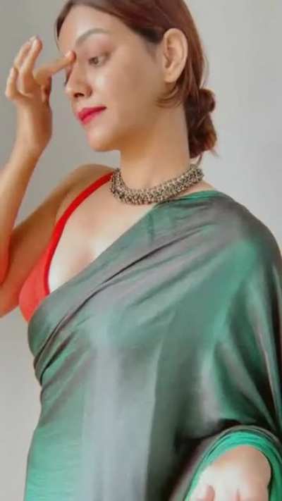 Hot in Saree..🌶