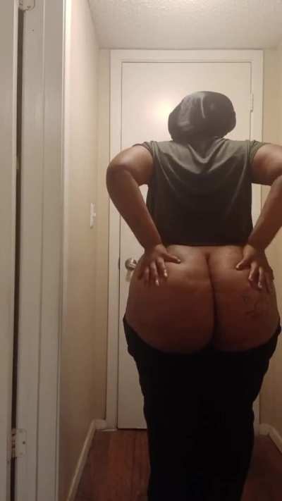 THICK BiHHH.