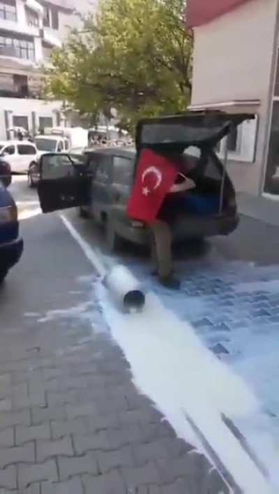 venezueladan "peynir" ithal edenler bu &ccedil;ift&ccedil;ileri siz &ouml;ld&uuml;rd&uuml;n&uuml;z Unutmayin!