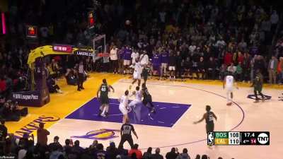 [Highlight] Jayson Tatum ties the game for the Celtics late in the 4th quarter for the Celtics vs the Lakers with the smooth jumper over Lebron James