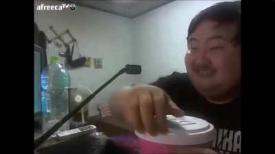 5th graders when opening a jar: