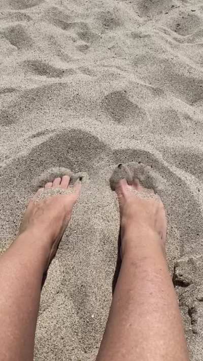 The warm sand feels so good between my toes&hellip;..so would your load