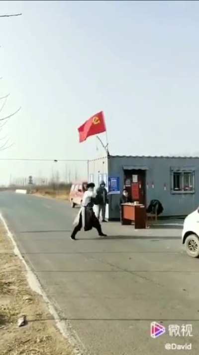 遇到新冠晚期武疯子了我擦，快run！