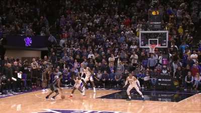 [Highlight] De'Aaron Fox makes the turnaround jump shot to tie the game with less than 7 seconds remaining